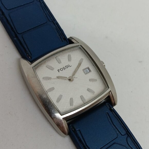 Fossil JR-8938 Women's 30mm x 28 mm Silver S/Steel Swiss Quartz Date Watch - Picture 10 of 11